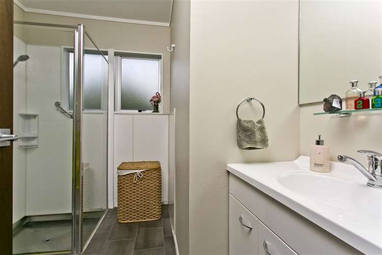 2/49 Lancaster Road Beach Haven_13