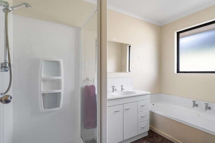 128 and 128a Ross Road Hira_14