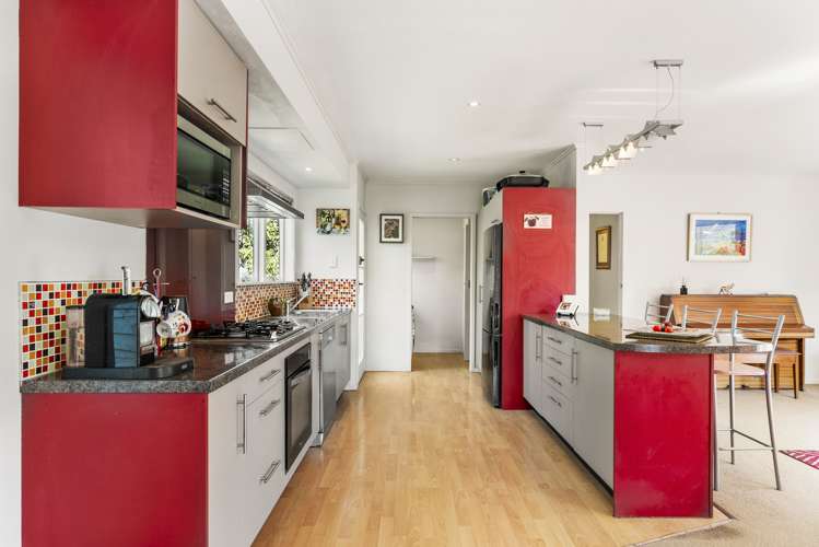 184 Golf Road Titirangi_11