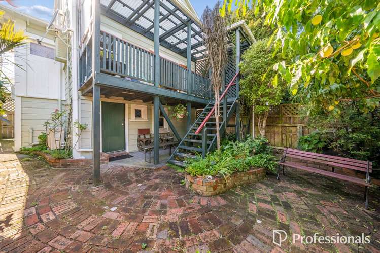 82 Nairn street Mount Cook_12