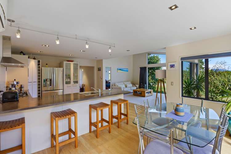 24 Raukawa Road Peka Peka_6