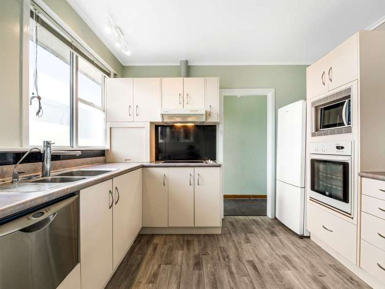 10/1221 Hinemaru Street_4