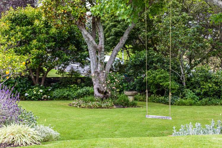 1 Marine Parade Piha_5