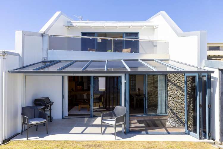 2/227 Lake Terrace Waipahihi_28