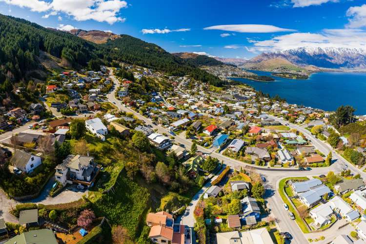 14 Greenstone Place Fernhill/Sunshine Bay_7