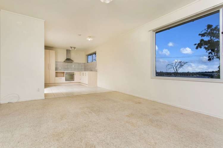 1/96 Chivalry Road Glenfield_17