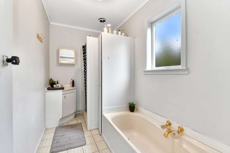 579 East Coast Road Browns Bay_12