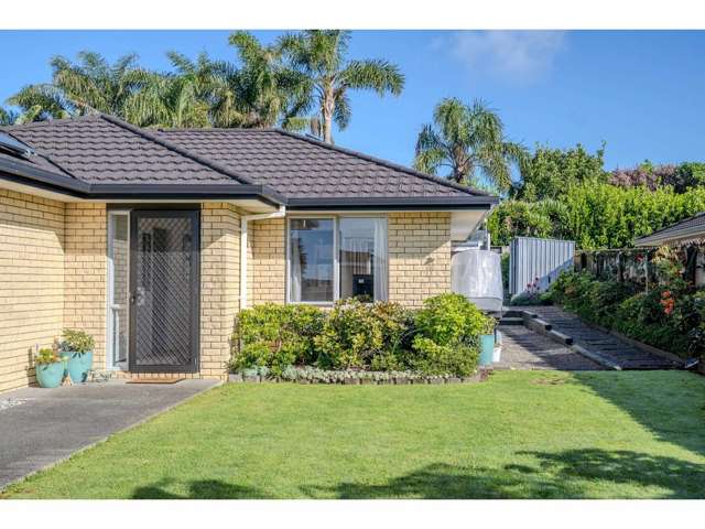 BUILT TO ENJOY, SUN-FILLED EASY LIVING!