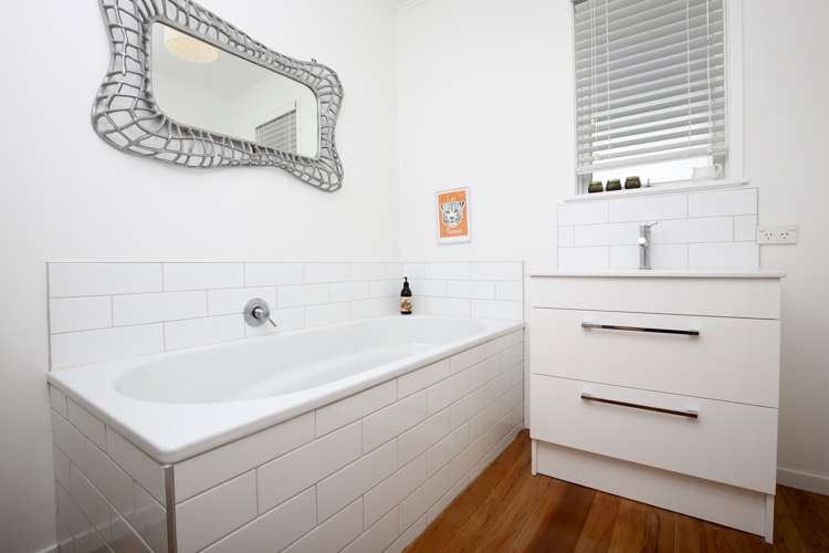 54 Helena Street Massey_11