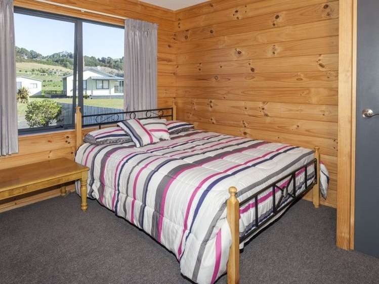 10 Hawk Hill Crescent Cooks Beach_4