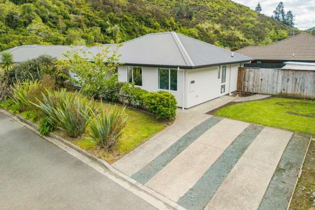 Modern Living, Sunny and Comfortable!