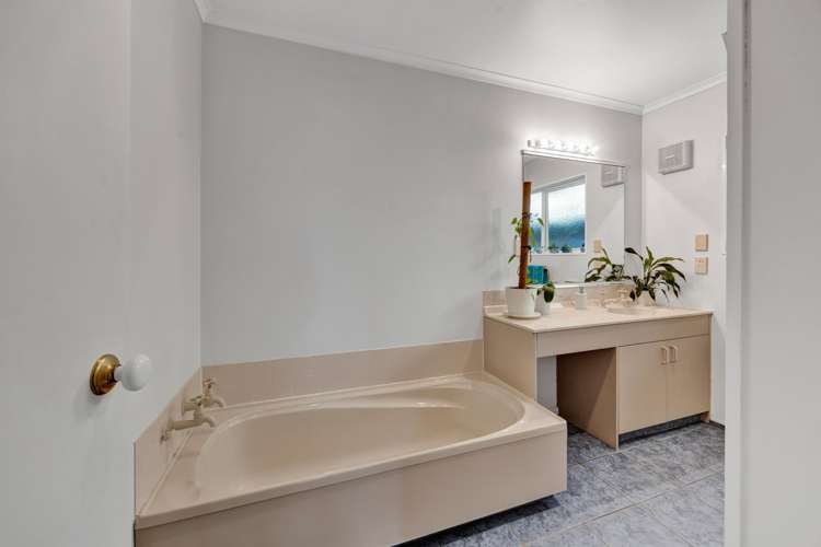 6 Mayfair Place Westown_12