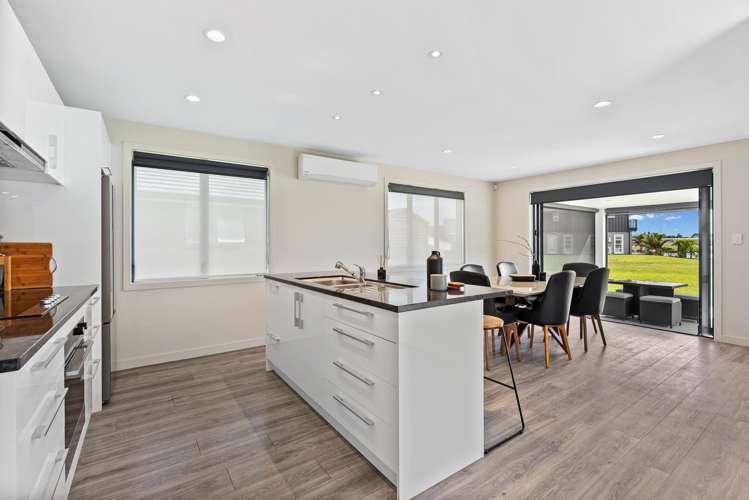 21 Waitemata Drive One Tree Point_13