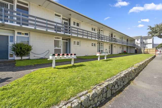 4/35 Campbell Terrace Petone_1