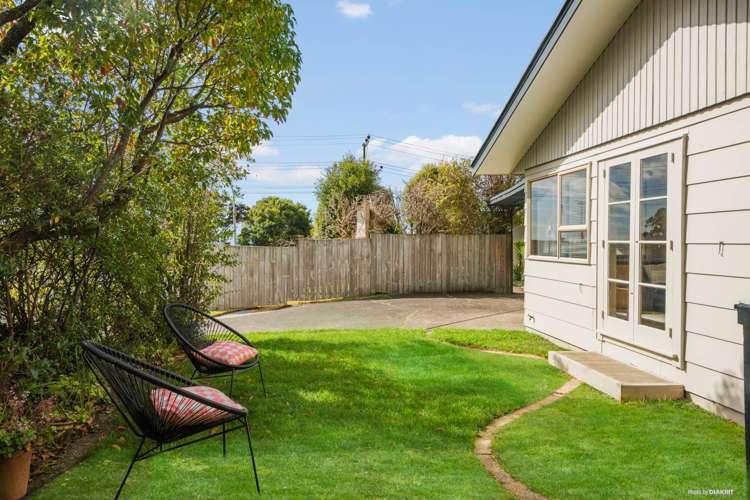 2/2 Colin Wild Place Glenfield_10