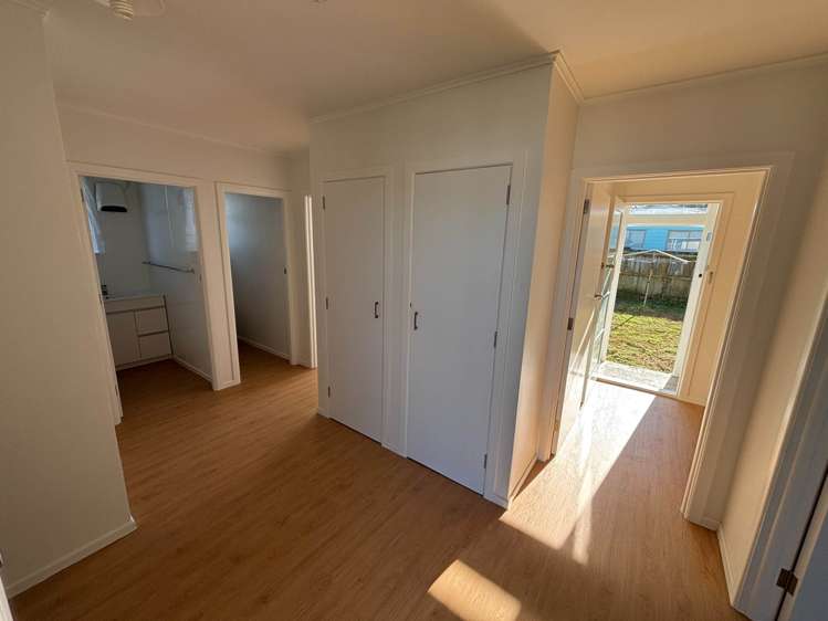 72 Roberts Road Te Atatu South_16
