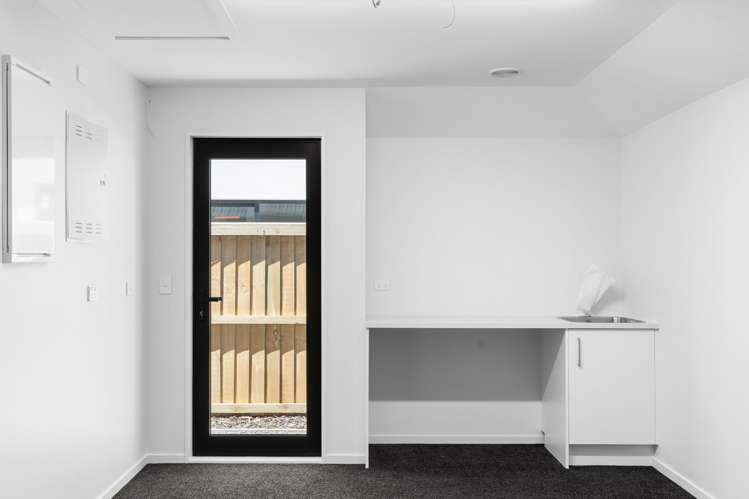 2/4 Ramore Place Redwood_11