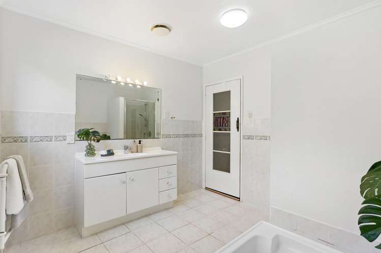 12 Tui Crescent Waiatarua_16