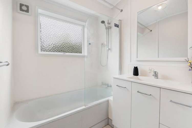 32 Akoranga Drive Northcote_12