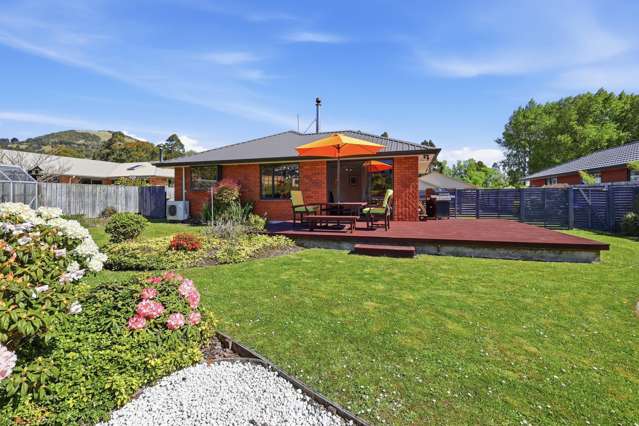 Sunshine, Space & Room for Family Life!