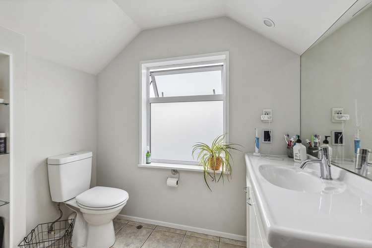 101 Apu Crescent Lyall Bay_14