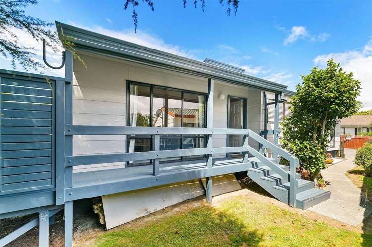 77 Meadowvale Rise Titirangi_1