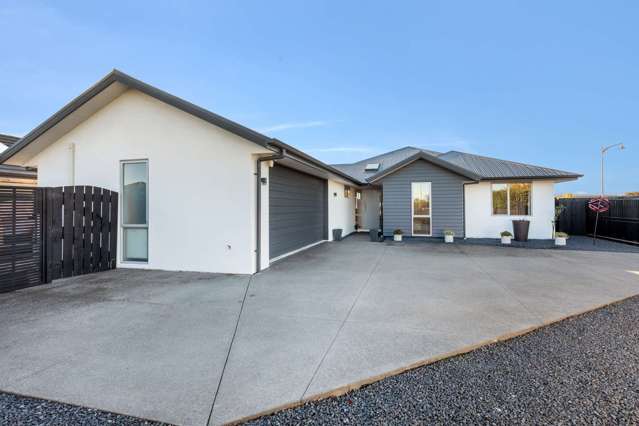 Impressive Family Entertainer on Wyatt Street!