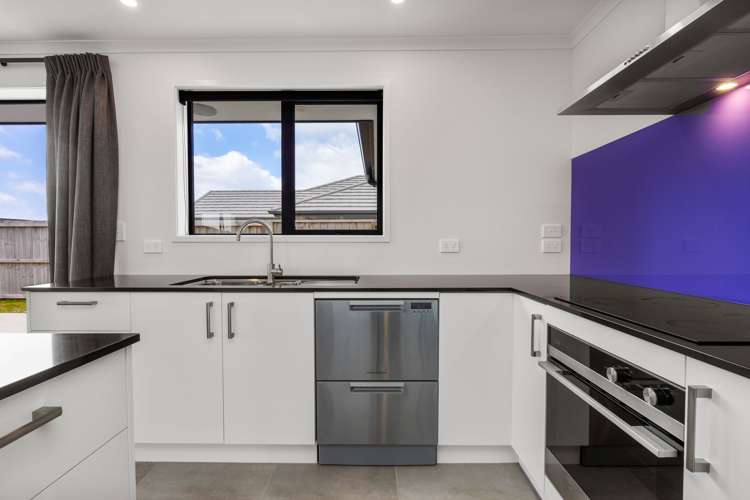 31 Saint Michael Crescent One Tree Point_25