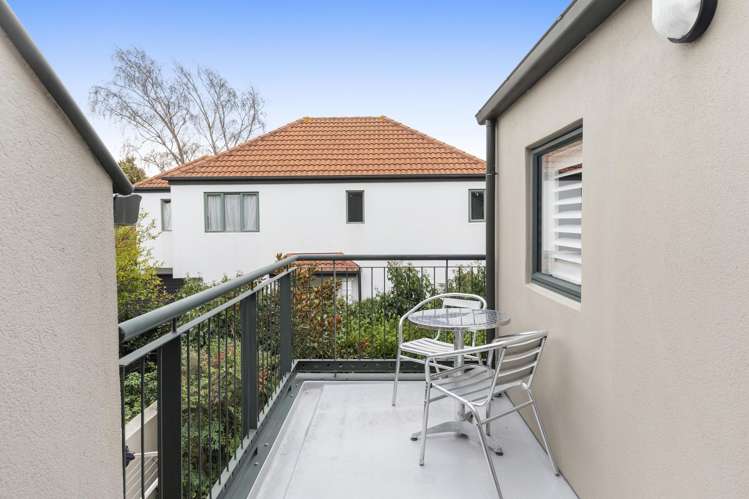 4/56 Hewitts Road Merivale_13