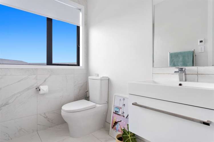 16 Piripai Rise Coastlands_12