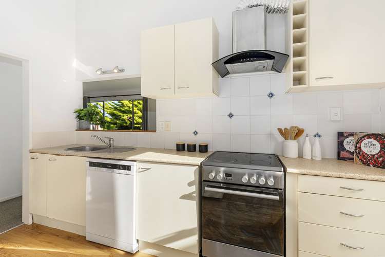 156 Akaroa Drive Maupuia_5