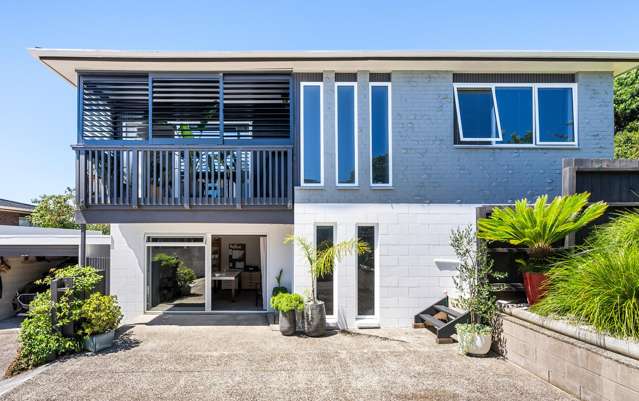 Rangi Zone | Private Family Home with Sea Views
