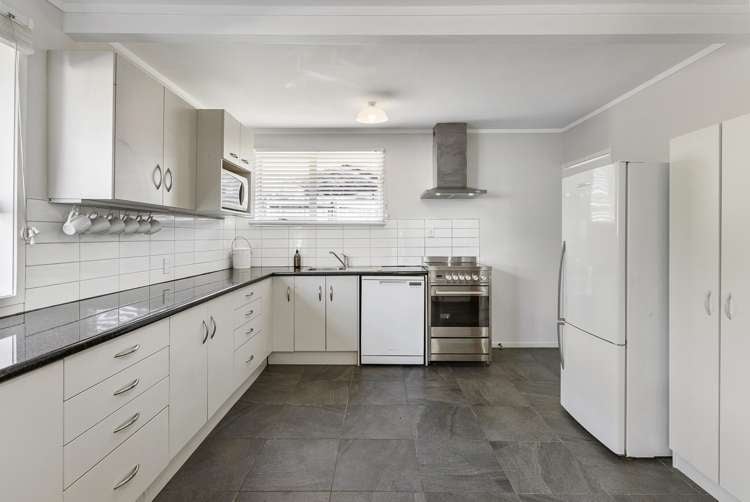 424 West Coast Road Glen Eden_5