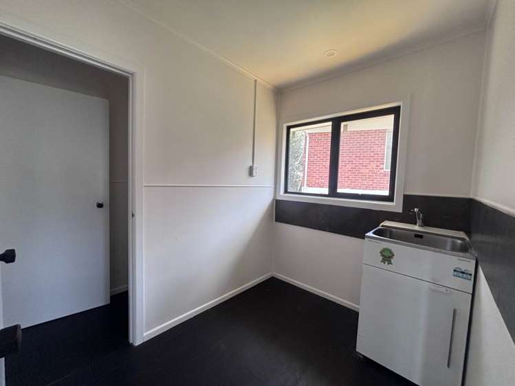 1 Ayrton Street Te Atatu South_12