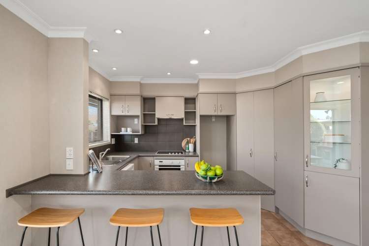 2 Pemberton Crescent Greerton_10