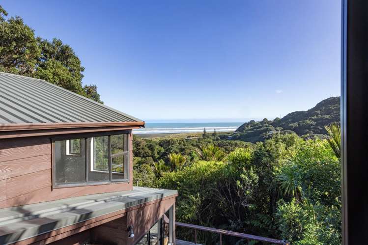 101b Garden Road Piha_18