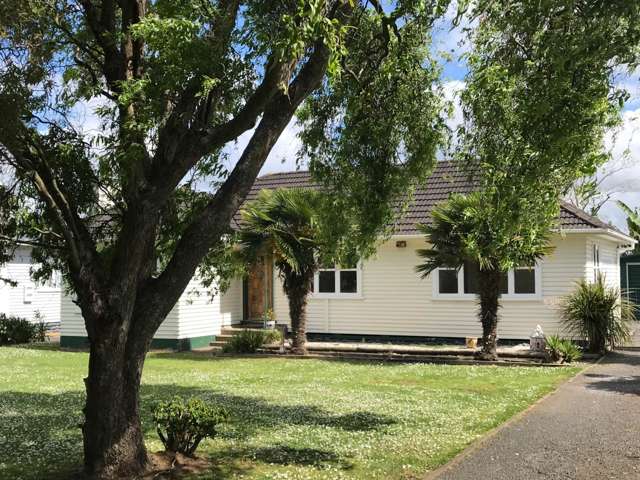 FORGET THE CAR - JUST MINUTES TO EVERYTHING LOCAL