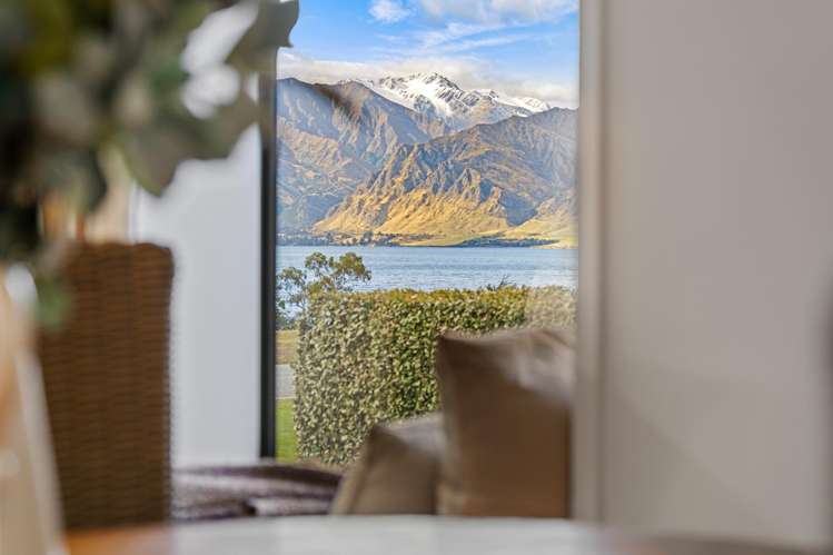12 Flora Dora Parade Lake Hawea_13