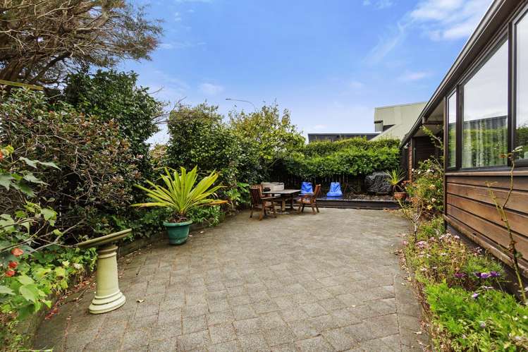 1 Colin Grove Hutt Central_10