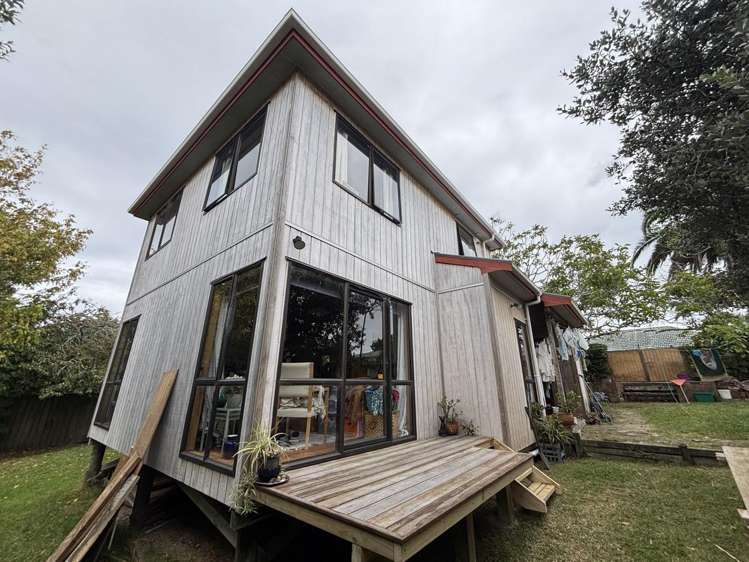 2/1 Gloria Avenue Te Atatu Peninsula_3