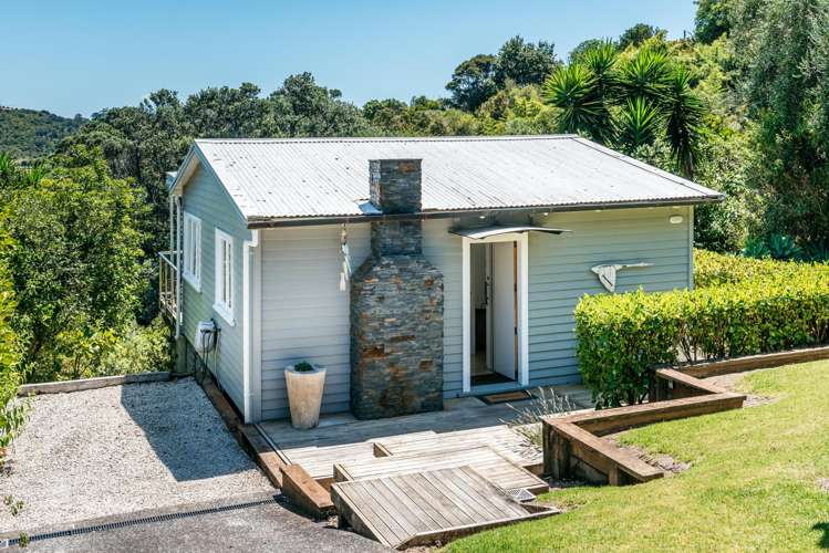 70 Burrell Road Oneroa_24
