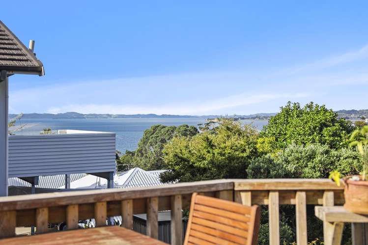 13 Colmar Road Mellons Bay_40