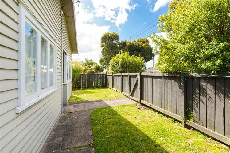 7 Craigbank Avenue New Lynn_16