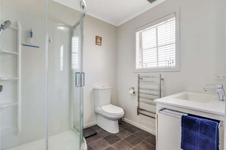 69 Chiefs Court Hamilton East_13