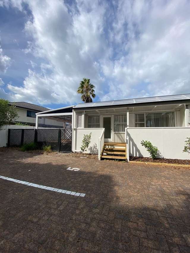 Sunny 2BR Unit w/ deck & garden