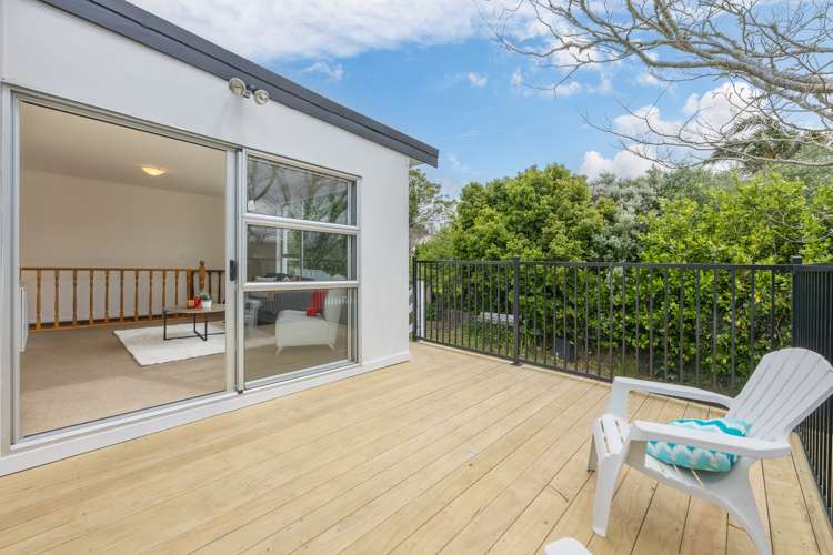 9 Piccadilly Circus Snells Beach_9