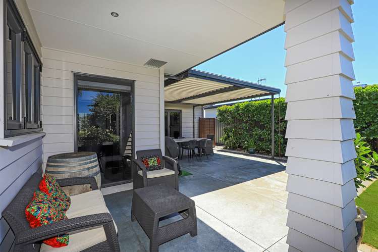 6 Lardon Place Frimley_9