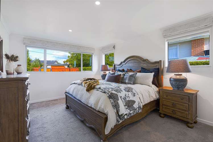 126 Huntsbury Avenue Huntsbury_12