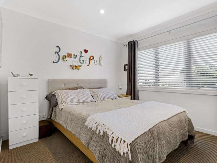 10 Gregory Grove Clive_11