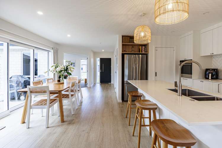 31 Hikawera Drive Frimley_12